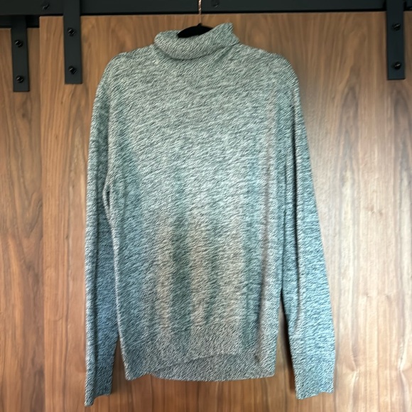 Green/Gray Turtleneck - Picture 1 of 4
